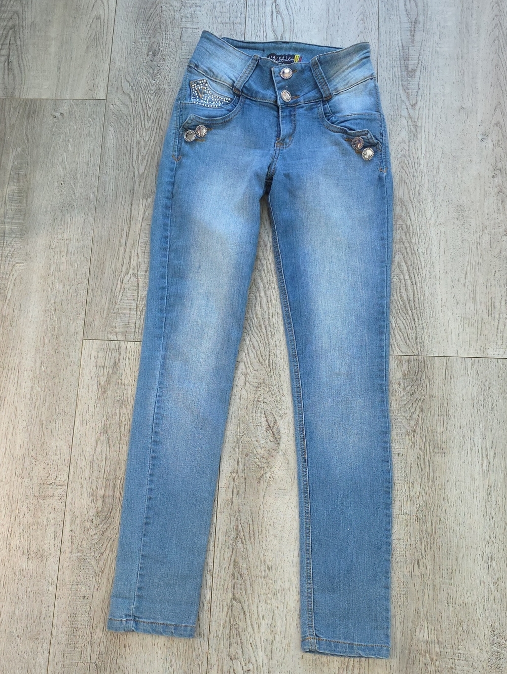 COLOMBIAN BUT LIFT Classic Light Blue Women’s Jeans with Button Front